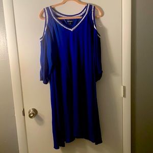 EUC Nina Leonard women’s dress. Size L. Dark blue w/white trim.